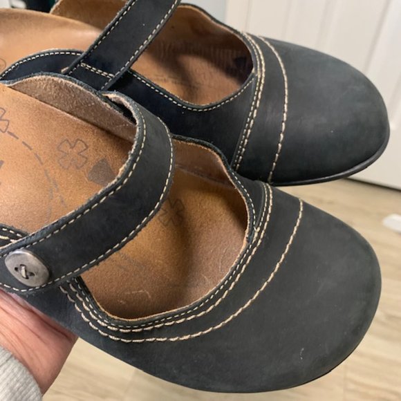 Dr Andrew Weil Navy Mary Jane Slip On Clog - Picture 3 of 5